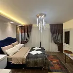 לינה וארוחת בוקר Th Old 4*